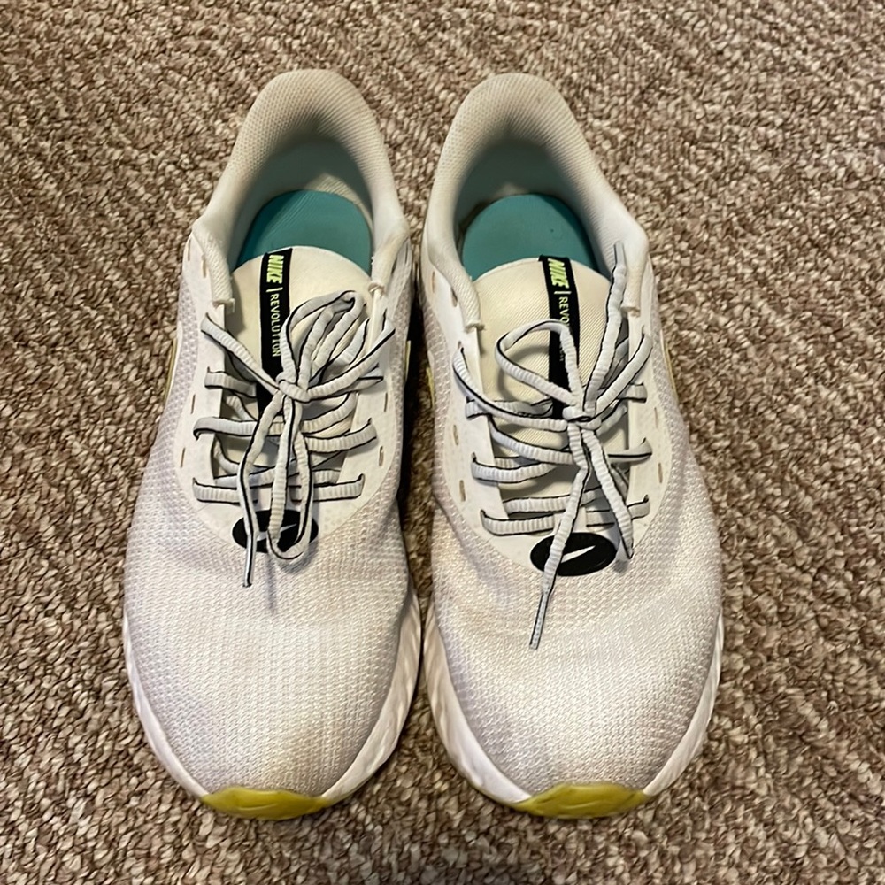 Mens Nike Revolution tennis shoe